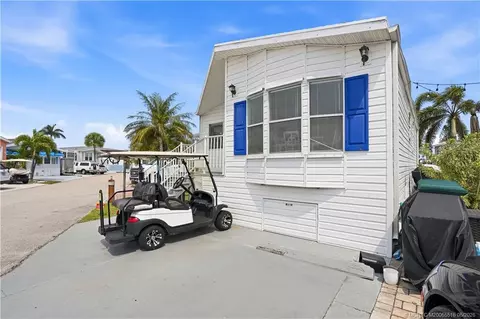 652 Nettles Blvd, Jensen Beach, FL 34957