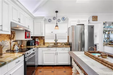 Kitchen - 8 Herons Nest, Stuart, FL 34996 photo 7 of 9