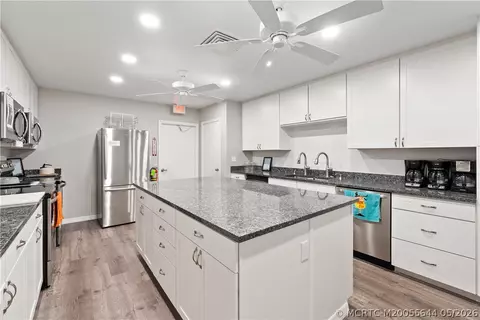 Kitchen - 2600 SE Ocean Blvd #EE15, Stuart, FL 34996 photo 7 of 8