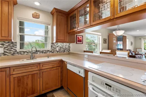 Kitchen - 2600 SE Ocean Blvd #EE15, Stuart, FL 34996 photo 5 of 8