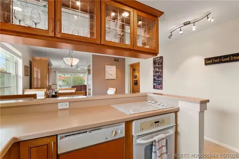 Kitchen - 2600 SE Ocean Blvd #EE15, Stuart, FL 34996 photo 4 of 8