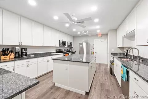 Kitchen - 2600 SE Ocean Blvd #EE15, Stuart, FL 34996 photo 8 of 8