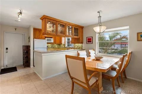 Dining - 2600 SE Ocean Blvd #EE15, Stuart, FL 34996 photo 1 of 3