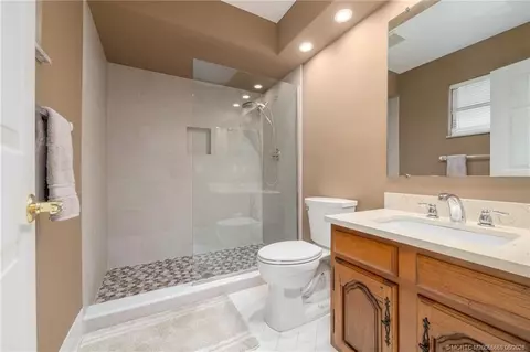 Bath - 4105 SE Centerboard Ln #2-B, Stuart, FL 34997 photo 1 of 2