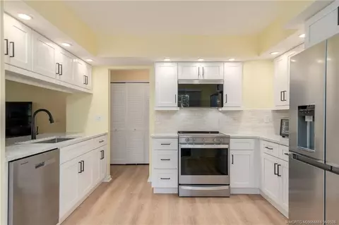 Kitchen - 4105 SE Centerboard Ln #2-B, Stuart, FL 34997 photo 1 of 3