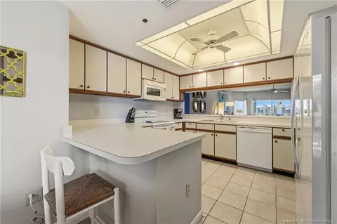 Kitchen - 145 NEdgewater Dr #4203, Stuart, FL 34996 photo 1 of 3