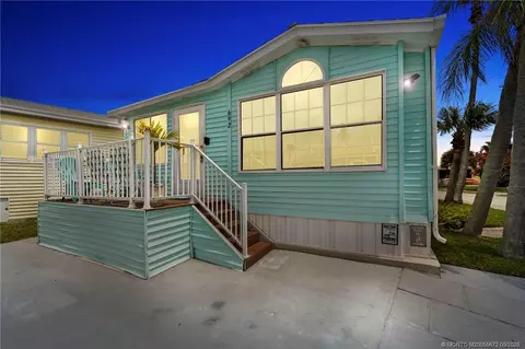 692 Nettles Blvd, Jensen Beach, FL 34957