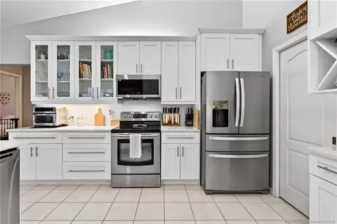Kitchen - 671 SE Pin Oak Ter, Stuart, FL 34997 photo 4 of 5