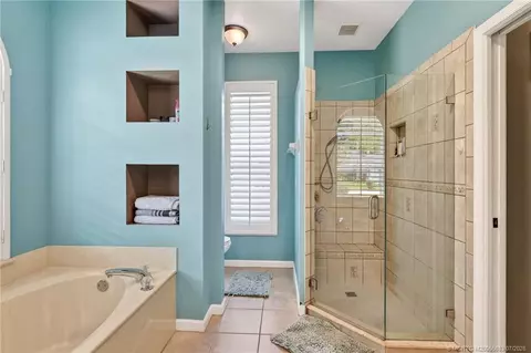 Bath - 671 SE Pin Oak Ter, Stuart, FL 34997 photo 2 of 7