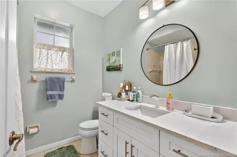 Bath - 671 SE Pin Oak Ter, Stuart, FL 34997 photo 4 of 7