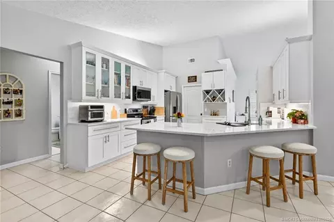 Kitchen - 671 SE Pin Oak Ter, Stuart, FL 34997 photo 1 of 5