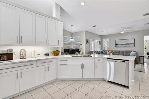Kitchen - 671 SE Pin Oak Ter, Stuart, FL 34997 photo 4 of 6