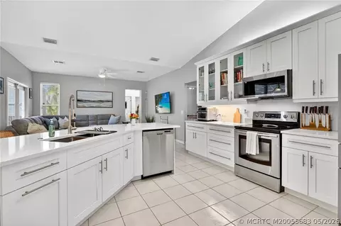 Kitchen - 671 SE Pin Oak Ter, Stuart, FL 34997 photo 6 of 6