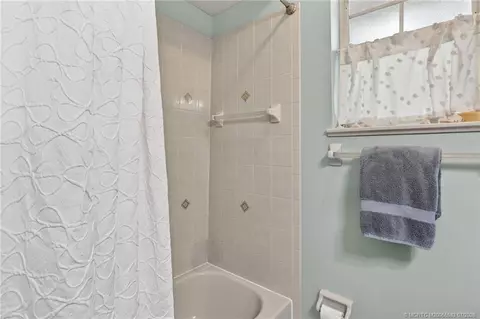 Bath - 671 SE Pin Oak Ter, Stuart, FL 34997 photo 5 of 7