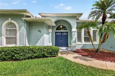 Exterior - 671 SE Pin Oak Ter, Stuart, FL 34997 photo 4 of 13