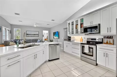Kitchen - 671 SE Pin Oak Ter, Stuart, FL 34997 photo 5 of 5