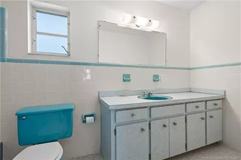 Bath - 391 SEdgewood Dr, Stuart, FL 34996 photo 2 of 4