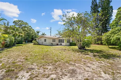 Exterior - 391 SEdgewood Dr, Stuart, FL 34996 photo 5 of 6