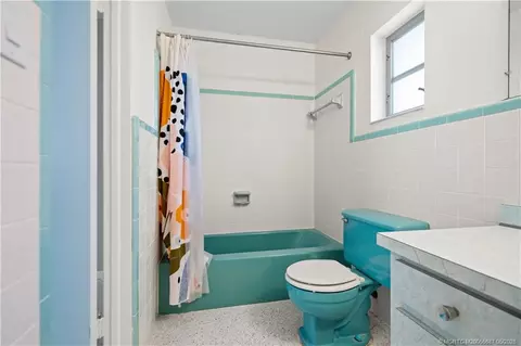 Bath - 391 SEdgewood Dr, Stuart, FL 34996 photo 1 of 4