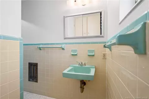 Bath - 391 SEdgewood Dr, Stuart, FL 34996 photo 4 of 4