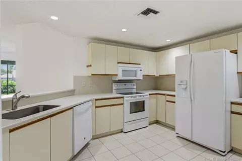 Kitchen - 6101 SE Landing Way #5, Stuart, FL 34997 photo 3 of 3
