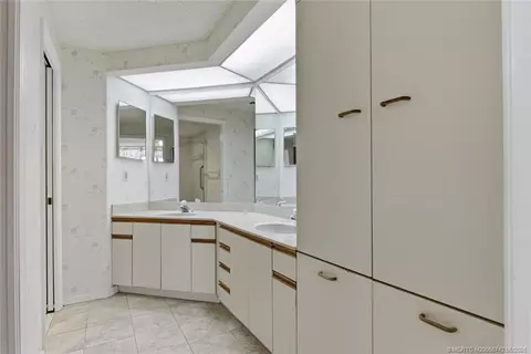 Bath - 6101 SE Landing Way #5, Stuart, FL 34997 photo 1 of 3