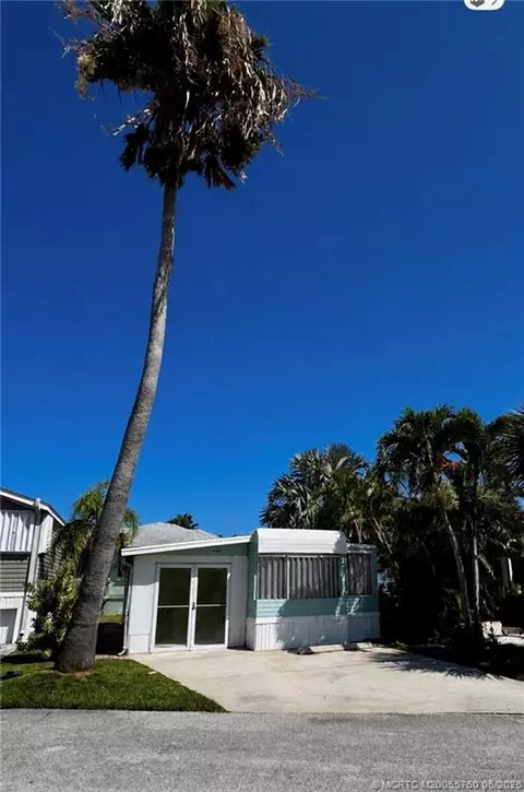466 Nettles Blvd, Jensen Beach, FL 34957