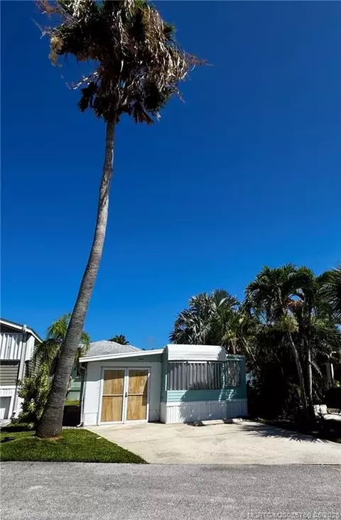 466 Nettles Blvd, Jensen Beach, FL 34957