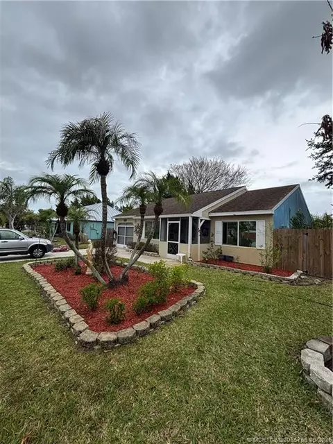1509 SE Belcrest St, Port Saint Lucie, FL 34952