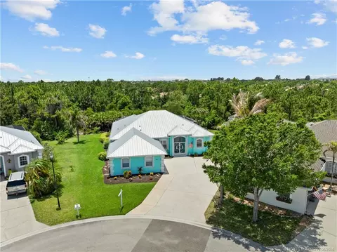 512 NW Sunflower Pl, Jensen Beach, FL 34957