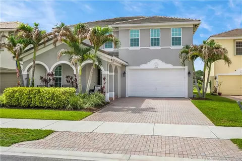 Exterior - 1268 SE Kirk St, Stuart, FL 34997 photo 5 of 12