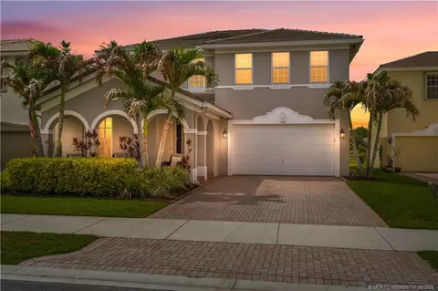 Exterior - 1268 SE Kirk St, Stuart, FL 34997 photo 4 of 12