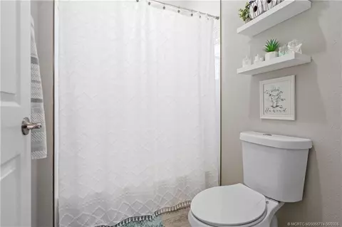 Bath - 1268 SE Kirk St, Stuart, FL 34997 photo 7 of 7