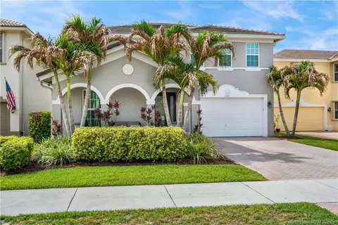 Exterior - 1268 SE Kirk St, Stuart, FL 34997 photo 3 of 12