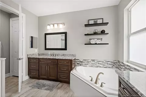 Bath - 1268 SE Kirk St, Stuart, FL 34997 photo 2 of 7