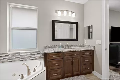Bath - 1268 SE Kirk St, Stuart, FL 34997 photo 4 of 7