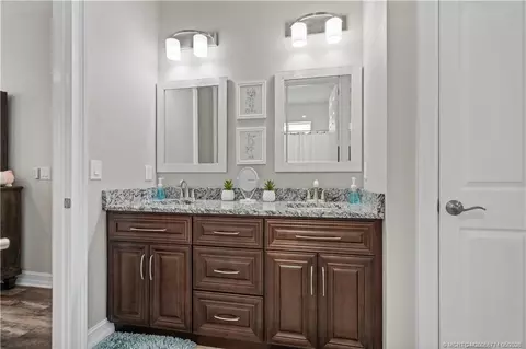 Bath - 1268 SE Kirk St, Stuart, FL 34997 photo 6 of 7