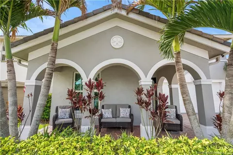 Exterior - 1268 SE Kirk St, Stuart, FL 34997 photo 6 of 12