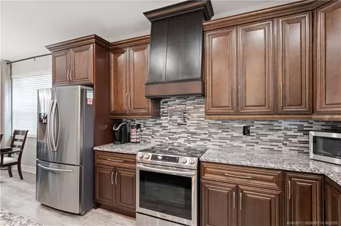 Kitchen - 1268 SE Kirk St, Stuart, FL 34997 photo 3 of 5