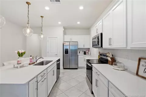 Kitchen - 1871 SE Tarni Way, Stuart, FL 34996 photo 2 of 2