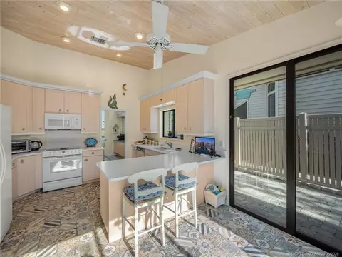 Kitchen - 5011 SE Brandywine Way, Stuart, FL 34997 photo 2 of 2
