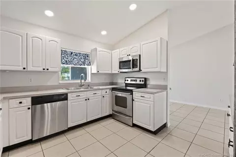 Kitchen - 984 NW 16th Pl, Stuart, FL 34994 photo 4 of 4