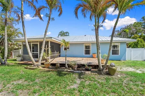 Exterior - 984 NW 16th Pl, Stuart, FL 34994 photo 7 of 10