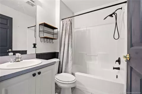 Bath - 984 NW 16th Pl, Stuart, FL 34994 photo 3 of 3
