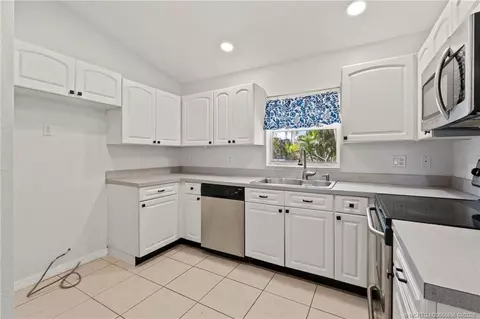 Kitchen - 984 NW 16th Pl, Stuart, FL 34994 photo 3 of 4
