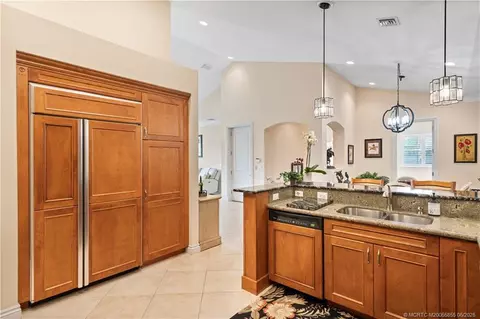 Kitchen - 939 SE Willoughby Trce #4-5, Stuart, FL 34997 photo 3 of 6