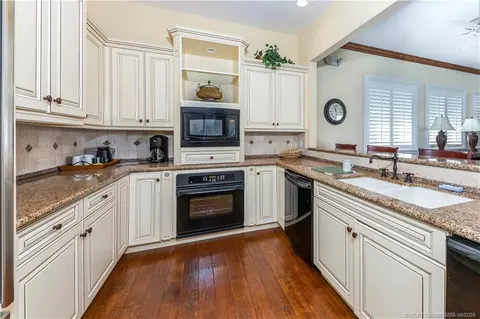 Kitchen - 939 SE Willoughby Trce #4-5, Stuart, FL 34997 photo 6 of 6