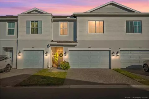 649 NE Waters Edge Ln, Port Saint Lucie, FL 34983