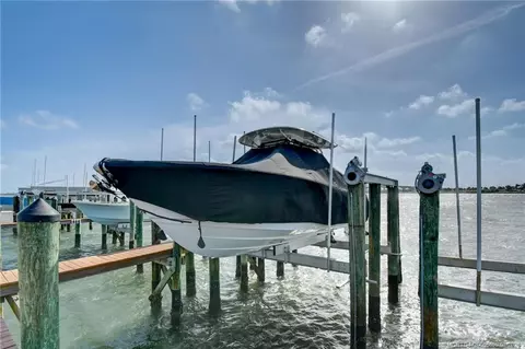 4061 NE Breakwater Dr, Jensen Beach, FL 34957