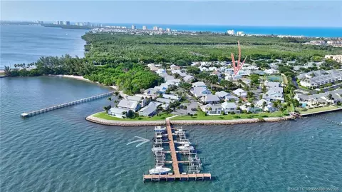4061 NE Breakwater Dr, Jensen Beach, FL 34957